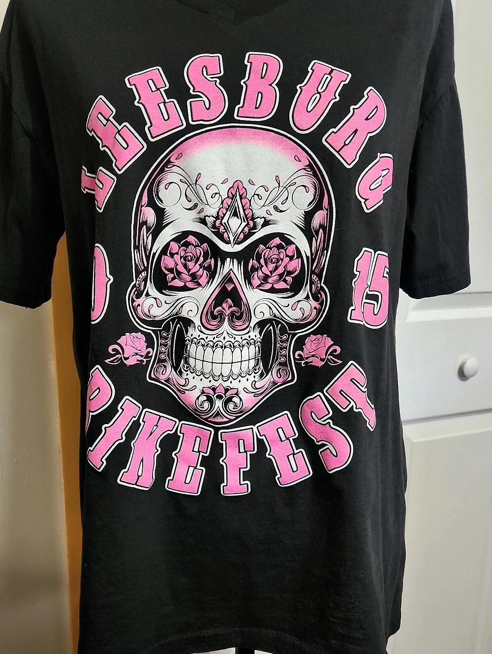 Leesburg Bikefest 2015 Skull V-neck graphic tee in Black & Pink